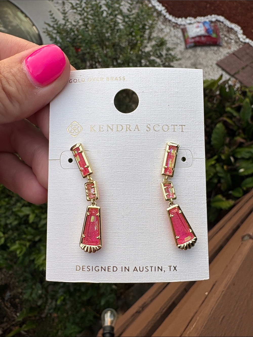 NWT Kendra Scott Gold/ Hot Pink Serena Linear drop earrings - Picture 5 of 6